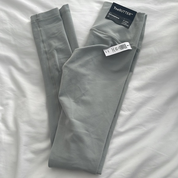 NWT Aritzia TNABUTTER Atmosphere Hi-rise legging - Picture 5 of 7